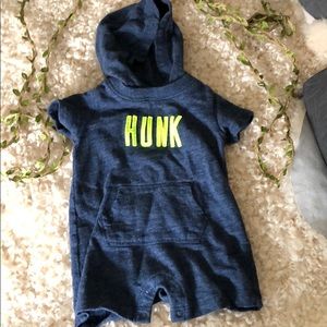 🌟Carters Hunk short romper